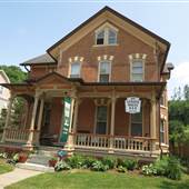 Stuaer House Bed and Breakfast