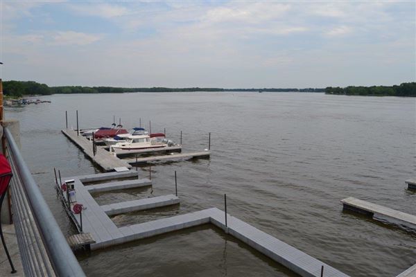 Go Fish Marina Bar & Grill